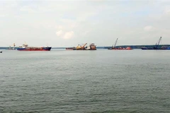 Các phương tiện thi công dự án nâng cấp tuyến luồng Cái Mép-Thị Vải. (Ảnh: Đoàn Mạnh Dương/TTXVN)