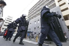 Cảnh sát điều tra tại hiện trường vụ nổ súng vào cựu Thủ tướng Abe Shinzo tại Nara, Nhật Bản, ngày 8/7/2022. (Ảnh: Kyodo/TTXVN)