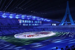 Sân vận động Quốc gia Morodok Techo rực rỡ trong Lễ Khai mạc SEA Games 32. (Ảnh: Minh Quyết/TTXVN)