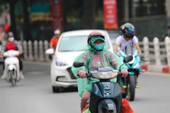 Các chuyên gia khí tượng cảnh báo mưa dông kèm theo các hiện tượng lốc, sét, mưa đá và gió giật mạnh. (Ảnh: Thanh Tùng/TTXVN)