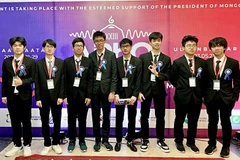 Tám học sinh Việt Nam tham dự APhO 2023. (Nguồn: Bộ Giáo dục và Đào tạo)
