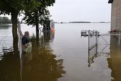 Cảnh ngập lụt sau những trận mưa lớn tại Ghibullo thuộc vùng Emilia-Romagna, Italy. (Ảnh: AFP/TTXVN)