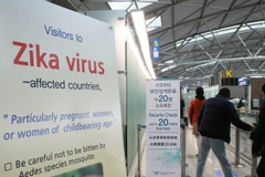 Bảng thông báo về virus Zika tại sân bay Incheon, phía tây Seoul ngày 22/3. (Nguồn: Yonhap/TTXVN)