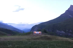 Trong căn phòng không tường, không mái này, du khách sẽ được cảm nhận trọn vẹn thiên nhiên. (Nguồn: DailyMail)