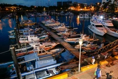 Tàu thuyền được neo đậu để bão Nepartak tại cảng ở Đài Bắc, Đài Loan (Trung Quốc) ngày 6/7. (Nguồn: EPA/TTXVN)