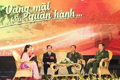 Các doanh nhân cựu chiến binh tiêu biểu giao lưu với khán giả tại chương trình. (Ảnh: Trọng Đức/TTXVN)