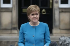 Thủ hiến Scotland Nicola Sturgeon trả lời báo giới tại Edinburgh ngày 25/6. (Nguồn: AFP/TTXVN)
