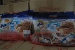 Số lượng hàng hết hạn lên tới hơn 2.000 sản phẩm (Ảnh: Đức Duy/Vietnam+) 