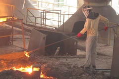 Muốn thoát khỏi cạm bẫy phát triển trung bình thì phải phát triển sản xuất và công nghiệp. (Ảnh: Đức Duy/Vietnam+)