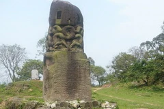 Cột trụ đá chùa Dạm. (Nguồn: giacngo.vn)