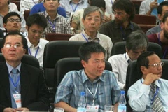 Giáo sư Ngô Bảo Châu (giữa) tại hội nghị. (Nguồn: dantri)