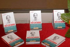 Cuốn sách "Hồ Chí Minh - Một biên niên sử" của tác giả người Đức Hellmut Kapfenberger. (Ảnh: Minh Tú/TTXVN)