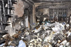 Hiện trường một vụ cháy kho hàng tại Thành phố Hồ Chí Minh. (Ảnh: Mạnh Linh/TTXVN)