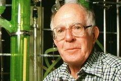 Nhà khoa học lớn tuổi nhất đoạt giải Nobel là Raymond Davis. (Nguồn: sciencephoto.com)