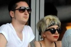 Cô ca sỹ kỳ dị Lady Gaga và người tình cũ Luc Carl. (Nguồn: Internet)