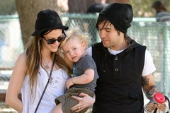 Ashlee Simpson-Pete Wentz và con trai khi còn bên nhau. (Nguồn: Internet)