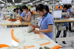 May quần áo tại Công ty trách nhiệm hữu hạn Toyotsu Vehitecs Việt Nam tại Bình Dương. Ảnh minh họa. (Nguồn: Quách Lắm/TTXVN)