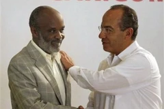 Tổng thống Haiti Rene Preval và người đồng cấp Mexico Felipe Calderon tại Playa del Carmen ngày 21/2. (Nguồn: AP)