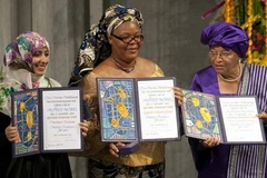 Tổng thống Liberia Ellen Johnson Sirleaf (phải), Leymah Gbowee (giữa) và Tawakkol Karman. (Nguồn:Getty)