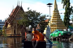 Cảnh ngập lụt tại Bangkok. (Ảnh: AFP/TTXVN)