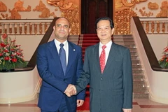 Thủ tướng Nguyễn Tấn Dũng đón Thủ tướng Haiti Laurent Salvador Lamothe. (Ảnh: Đức Tám/TTXVN)