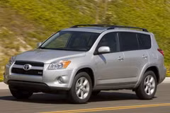 Hãng Toyota lại báo lỗi 870.000 xe ở Mỹ và Canada