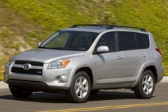 Hãng Toyota lại báo lỗi 870.000 xe ở Mỹ và Canada