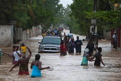 Bão Isaac gây ra cảnh lụt lội ở thủ đô của Haiti. (Nguồn: nydailynews.com)