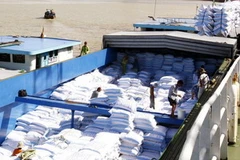 Công ty lương thực Sông Hậu thành phố Cần Thơ xuất khẩu gạo. (Ảnh: Đình Huệ/TTXVN)