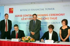 Quang cảnh lễ ký kết. (Ảnh: Anh Tuấn/Vietnam+)