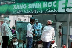 Một điểm bán xăng sinh học E5 của PV Oil tại Hà Nội. (Ảnh: Hoàng Lâm/TTXVN)