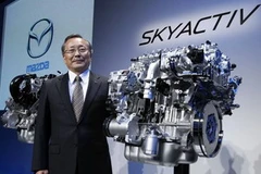Giám đốc điều hành Mazda Takashi Yamanouchi giới thiệu công nghệ SKYACTIV. (Nguồn: Reuters)