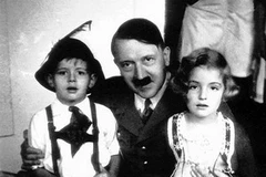 Trùm phátxít Hitler (giữa). (Nguồn: Internet)