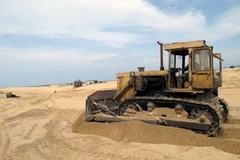 San ủi đất hoàn thổ sau khai thác titan ở Bình Thuận. Ảnh minh họa. (Nguồn: Viết Ý/TTXVN)