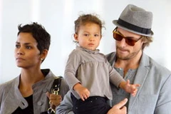 Halle Berry cùng bạn trai cũ Gabriel Aubry và con gái Nahla. (Nguồn: Internet)