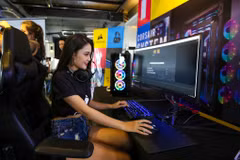 Một bộ sản phẩm với đầy đủ thiết bị cho game thủ của CORSAIR được giới thiệu. (Ảnh: Minh Sơn/Vietnam+)
