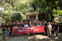 Bác Lê Đình Cẩm - một cán bộ lão thành Thông tấn xã Việt Nam giới thiệu về lịch sử của di tích T6. Đây là nơi đặt đài thu phát của cơ quan Việt Nam Thông tấn xã (tên gọi khi đó của Thông tấn xã Việt Nam) trong thời kỳ kháng chiến chống Mỹ.