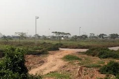 Một khu đất bị bỏ hoang vì dự án "treo". (Ảnh: Tuấn Anh/TTXVN)