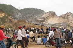 Hiện trường vụ sập mỏ đá. (Ảnh: Nguyễn Văn Nhật/TTXVN)