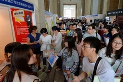 Sinh viên mới tốt nghiệp tìm việc làm ở Trung Quốc. (Nguồn: Time)