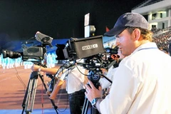 Nhà báo nước ngoài đang tác nghiệp. (Nguồn: baoquangninh.com.vn)