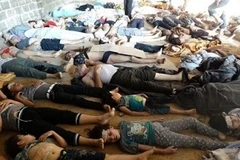 Hình ảnh do phe đối lập Syria cung cấp cho thấy nhiều người đã chết vì hít phải khí độc mà phe này cho là của quân đội chính phủ (Nguồn: Reuters)
