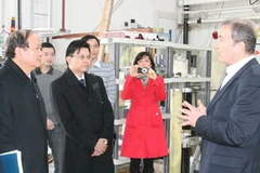 Đoàn công tác của Bộ Tài nguyên và Môi trường trao đổi hợp tác với thành phố Brest của Pháp. (Ảnh: Lê Hà/Vietnam+)