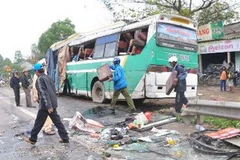 Hiện trường một vụ tai nạn xe khách. (Ảnh minh họa: Hồ Cầu/TTXVN)