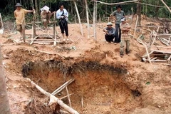 Một điểm khai thác vàng trái phép. (Ảnh minh họa: Thế Lập/TTXVN)