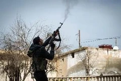 Một tay súng thuộc lực lượng đối lập Syria. (Nguồn: AFP/TTXVN)