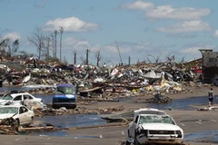 Cảnh tàn phá sau trận bão tại Tuscaloosa, bang Alabama ngày 28/4. (Ảnh: AFP/TTXVN)