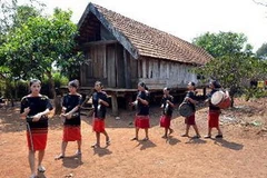 Buổi tập của một đội chiêng ở Tây Nguyên. (Ảnh: Thanh Hà/TTXVN)