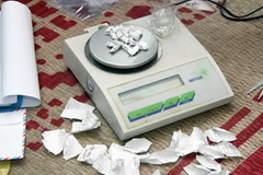 Tang vật tại vụ triệt phá xóm ma túy lớn nhất Hải Phòng. (Ảnh: Văn Đức/TTXVN)