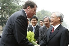 Chủ tịch Quốc hội Nguyễn Phú Trọng đón Chủ tịch Quốc hội Slovakia Pavol Paska. (Ảnh: Trí Dũng/TTXVN).